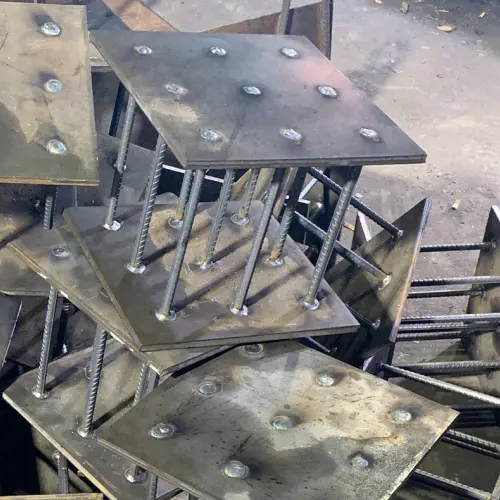 在确定包头预埋件位置时，需要考虑以下几点